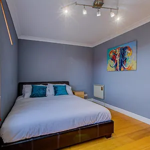 Statera - Thames View Apartment London