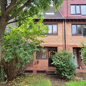Spacious And Elegant With En-suites Available In Canary Wharf Homestay