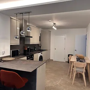 Aya's Snaresbrook Apartment