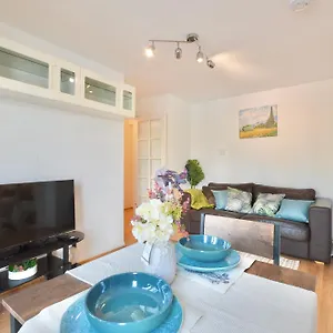 Silver Street Apartment