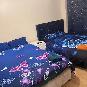 Airport, Excel & 02 Arena Proximity House Homestay